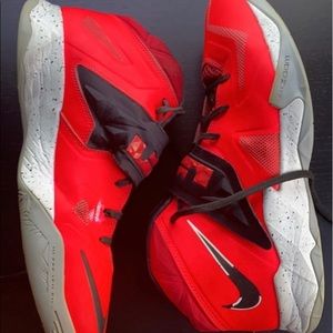 Nike Shoes SIZE: 11.5